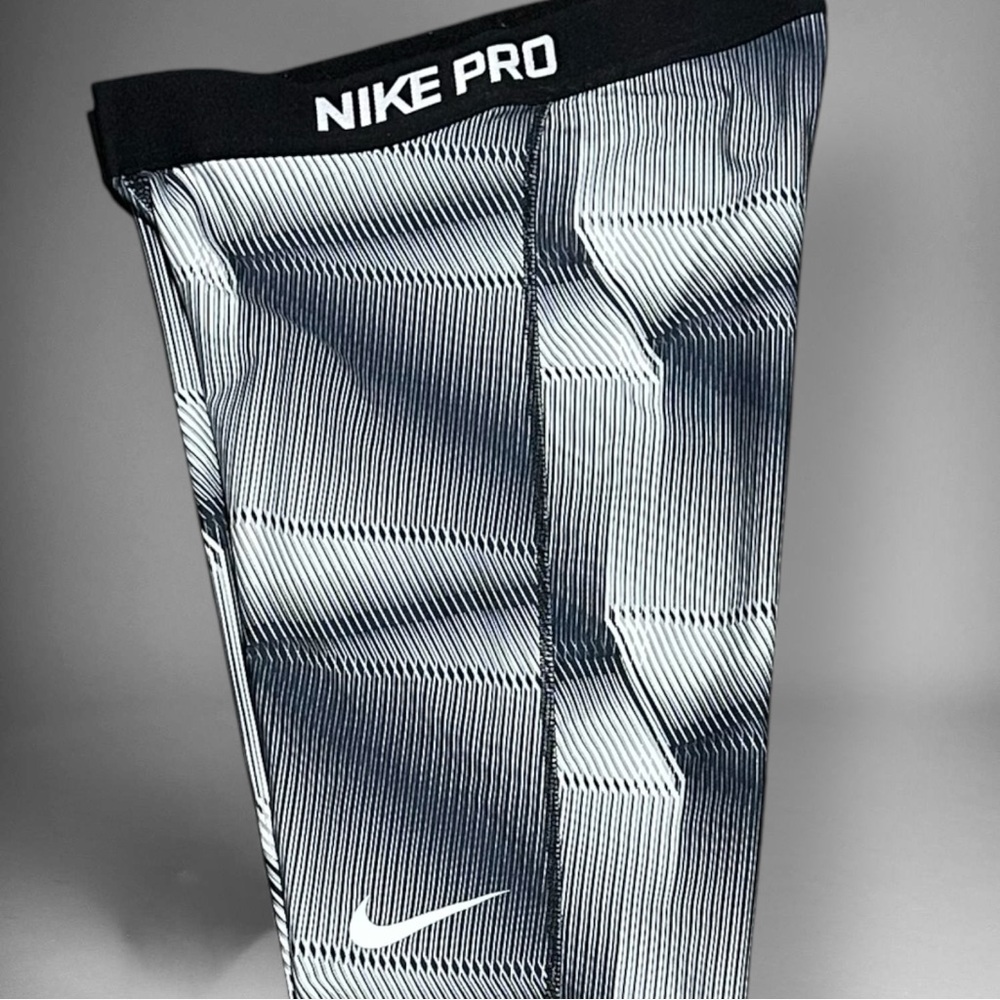 Nike Pro Womens Legging Sz M Monochrome black grey Patterned Leggings Dri-Fir - Picture 6 of 9